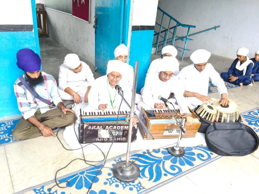 शहीदों की बदौलत ही हम खुली हवा में सांस ले रहे हैं।