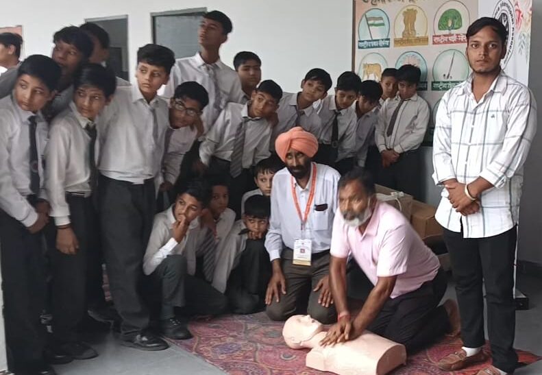 घायल या पीड़ित के जीवन को बचाने में फर्स्ट एड प्रशिक्षण की अहम भूमिका: डॉ राजपाल पुनिया ।सेंट जॉन एम्बुलेंस इंटरनेशनल एसोसिएशन इंडिया ग्राम स्तर पर चलाएगी विशेष फर्स्ट एड प्रशिक्षण अभियान