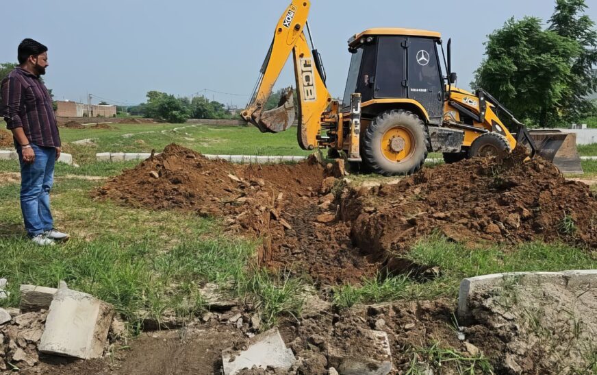 चीका में पनप रही अवैध कालोनी में डीटीपी ने चलाया पीला पंजा