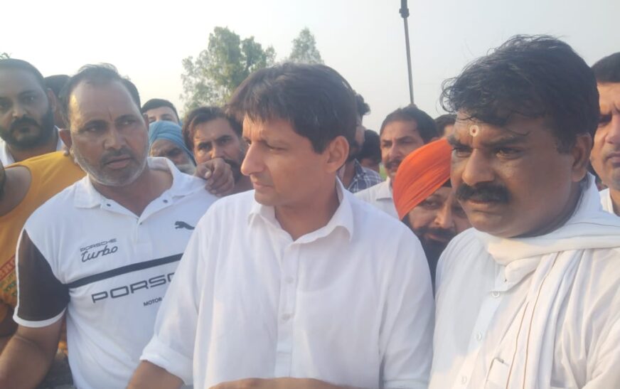 सांसद दीपेंद्र हुड्डा ने किया बाढ़ ग्रस्त क्षेत्र का दौरा सरकार से₹70000 प्रति एकड़ की मांग की