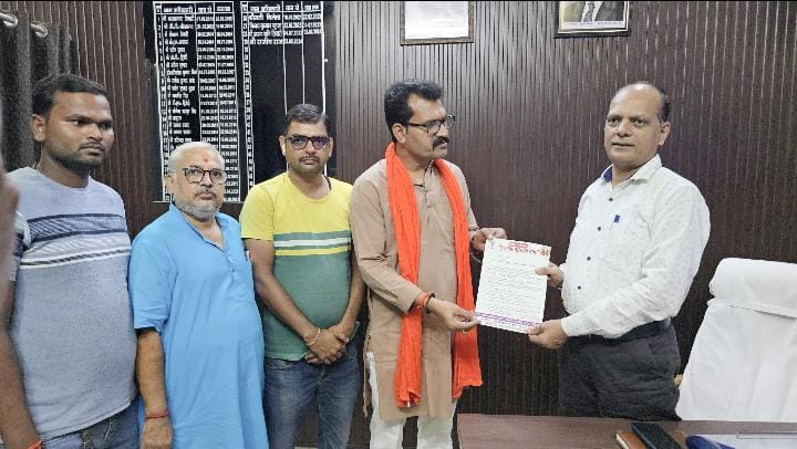 किराये पर रहने वाले बाहरी लोगो की सघनता से जाँच कर रोहंगियो, बंगलादेशियो सहित अपराधियों को चिन्हित किया जाये – विमल द्विवेदी