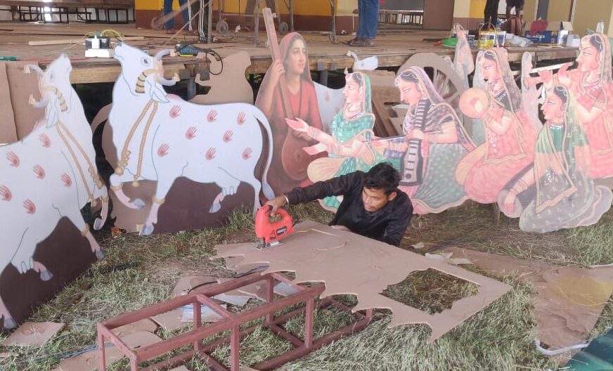 सेक्टर 34 स्थित मेला ग्राउंड में होने वाली श्रीमद्भागवत कथा के लिए पिछली बार से तीन गुना बड़ा वाटर प्रूफ टेंट लगाया गया