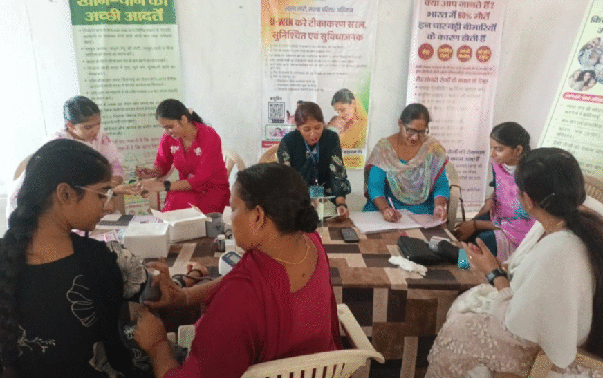 स्वास्थ्य जांच शिविर में 100 विद्यार्थियों के स्वास्थ्य की जांच की इस्माईलाबाद।