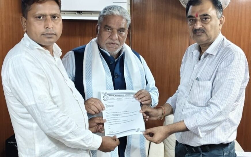 सेवानिवृत्त पत्रकारों की पेंशन 30 हजार रुपए प्रतिमाह व टोल फ्री किया जाए: धरणी