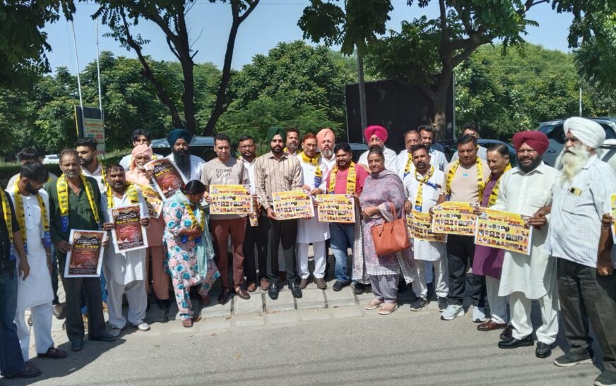 मोहाली में कांग्रेस पार्टी को लगा बड़ा झटकाअनेक कांग्रेसी नेताओं व कार्यकर्ताओं ने थामा आम आदमी पार्टी का दामन