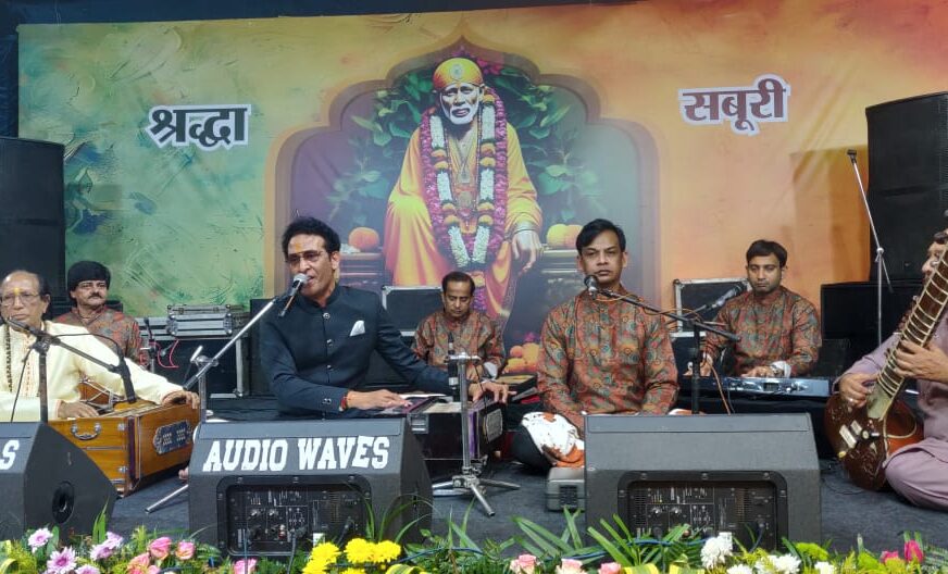 साईं मंदिर में बाबा के महासमाधि दिवस पर भक्तजनों ने स्वयं कराया बाबा को मंगल स्नान