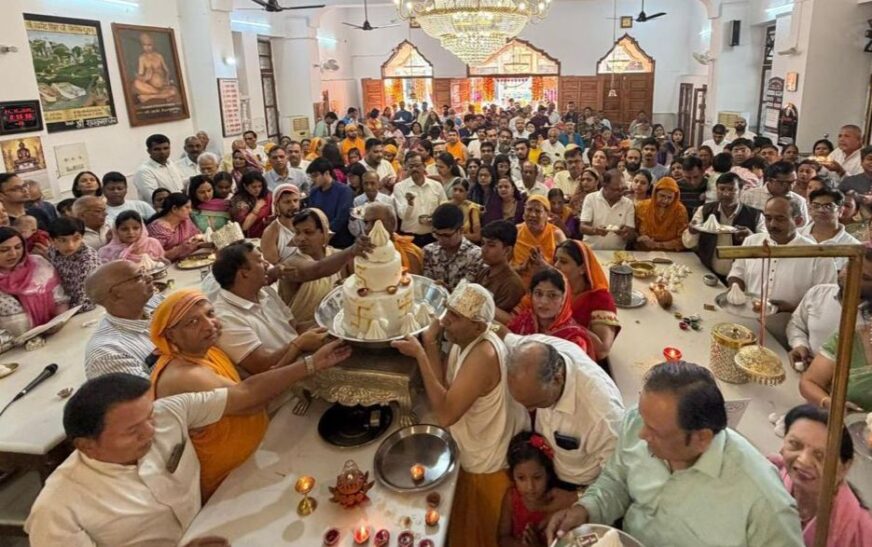 श्री दिगंबर जैन मंदिर, सेक्टर 27 में भगवान महावीर स्वामी का 2552वां निर्वाण महोत्सव मनाया