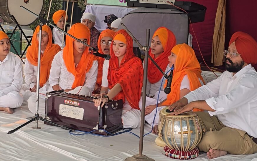 श्री गुरू नानक देव जी की शिक्षाओं को हमें अपने जीवन का हिस्सा बनाना चाहिए : प्रिंसीपल संध्या बठला