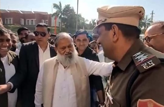 अंबाला में लड़की छेड़ने वालों की छितर परेड