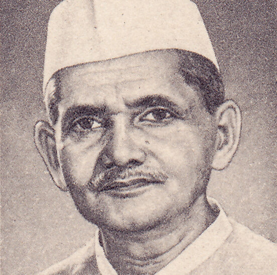 श्री लाल बहादुर शास्त्री देश के प्रधानमंत्री थे