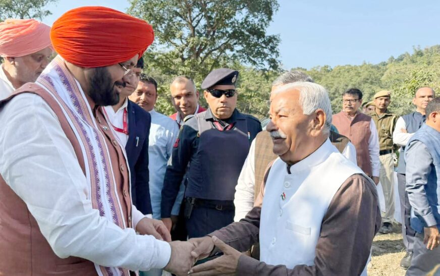 मुख्यमंत्री नायब सैनी के समक्ष विधायक घनश्याम दास अरोड़ा ने रखी प्रमुख मांगे