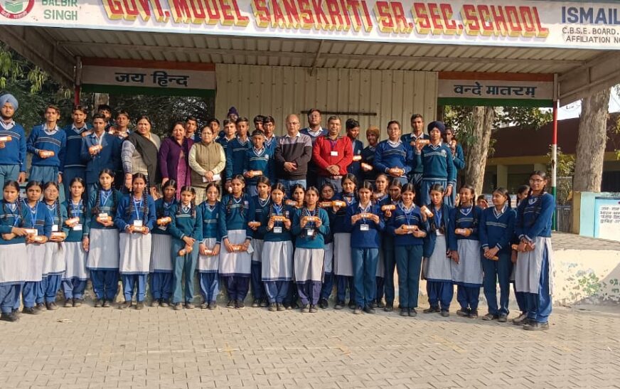 गवर्नमेंट मॉडल स्कूल में निशुल्क 115 चश्में वितरित किए गए