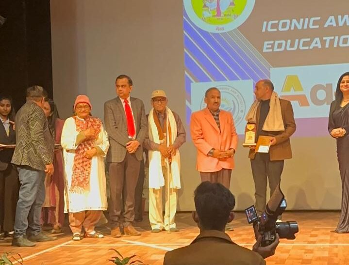 शिक्षाविद राजीव धमीजा इकोनिक 2025 के स्टेट अवार्ड से सम्मानित