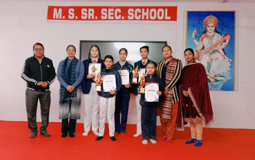 इंग्लिश सुलेश में सिरतप्रीत कौर व हिंदी सुलेख लेखन में देवव्रत पूरे जिले में रहे अव्वल