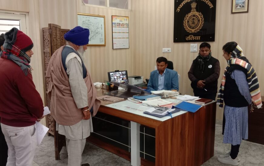 समाधान शिविर में एसडीएम ने सुनीं जनसमस्याएं, जल्द समाधान करने के दिए निर्देश