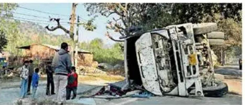 जगाधरी–पांवटा हाईवे पर बजरी से भरा ट्रॉला पलटा, बड़ा हादसा टला