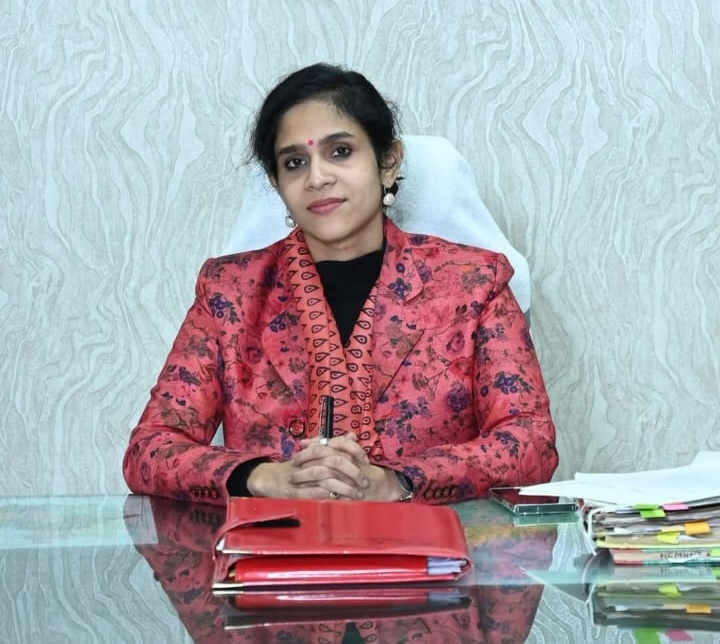 तलाकशुदा एवं विधवा महिलाओं को दिया जा रहा तीन लाख रुपये का ऋण