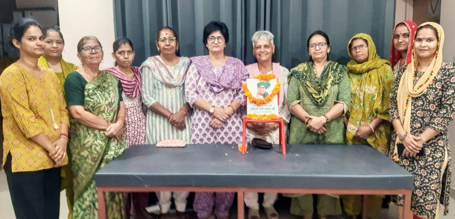 झुंझुनूं में राष्ट्रीय जाट महासंघ महिला मोर्चा के सानिध्य में पूर्व उपप्रधानमंत्री चौधरी देवीलाल (ताऊ) की जयंती मनाई